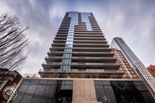 Building Photo - 436 Albee Square W