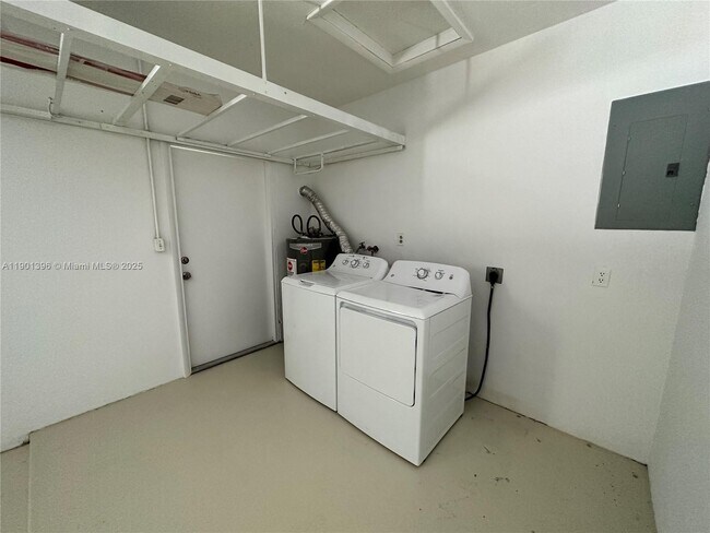 Building Photo - 4500 SW 42nd Terrace