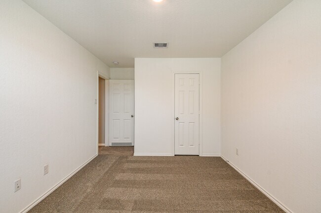 Building Photo - 11072 N Lake Mist Ln