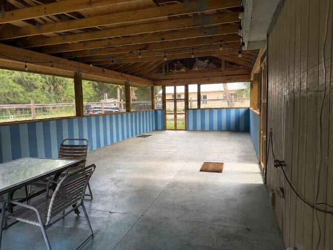 Building Photo - 8012 US-1