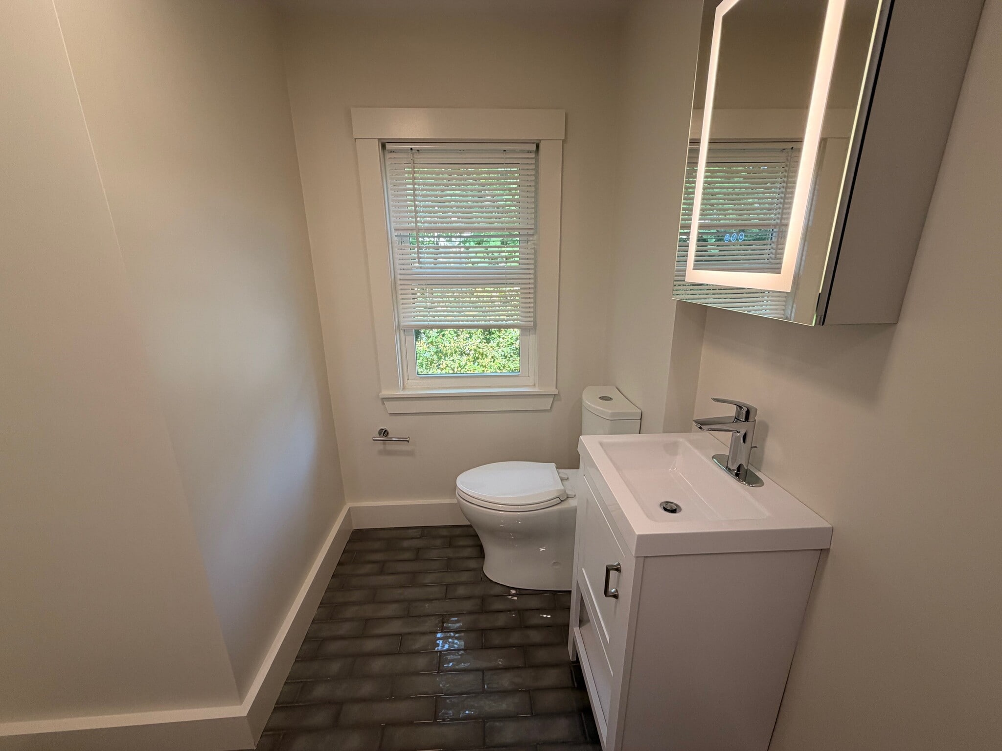 Building Photo - 40 Gibson St