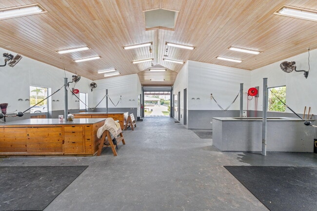 Building Photo - 13155 Southfields Rd