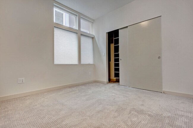 Building Photo - 3bd/3.5ba Seattle Townhome