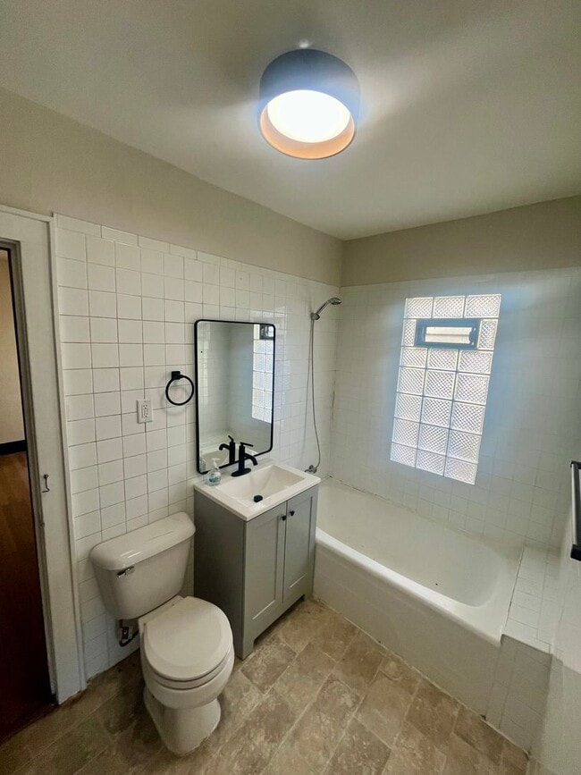 Building Photo - 306 N 71st St