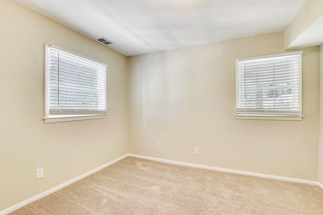 Building Photo - 3390 Glenview Cir Sw