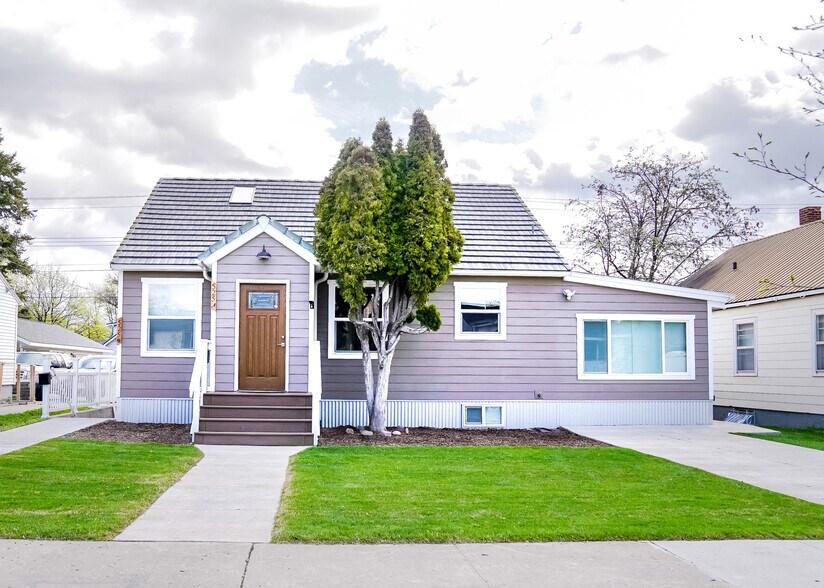 fully redone house (lower mother-in-law unit a rental with separated yard, parking, and entrance., - 525 8th Ave W