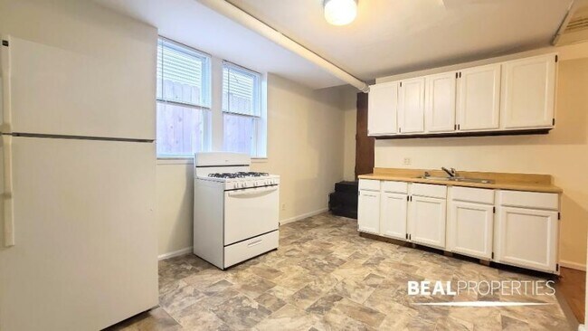 Building Photo - 1 bedroom in CHICAGO IL 60613