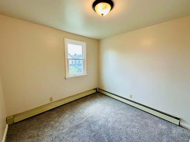 Building Photo - 1115 Karl Ave