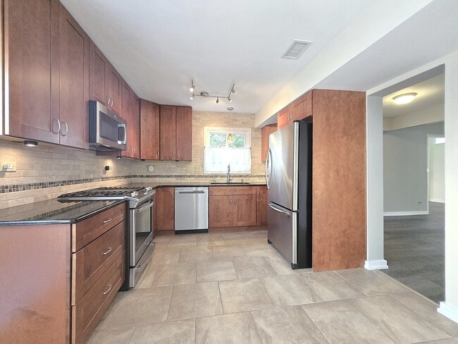 Building Photo - 4946 Somerton Dr