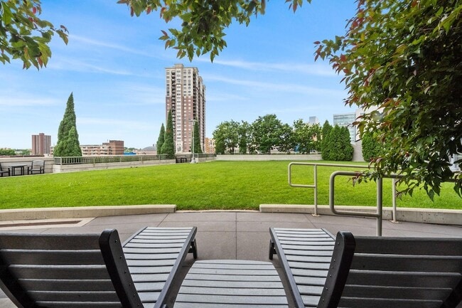 Building Photo - 929 Portland Ave