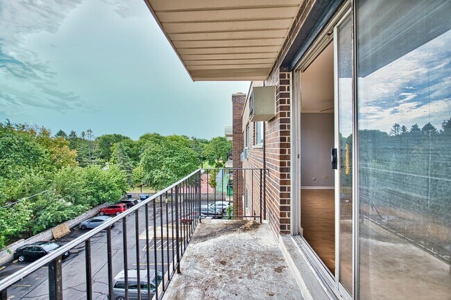 Building Photo - 9445 Kenton Ave