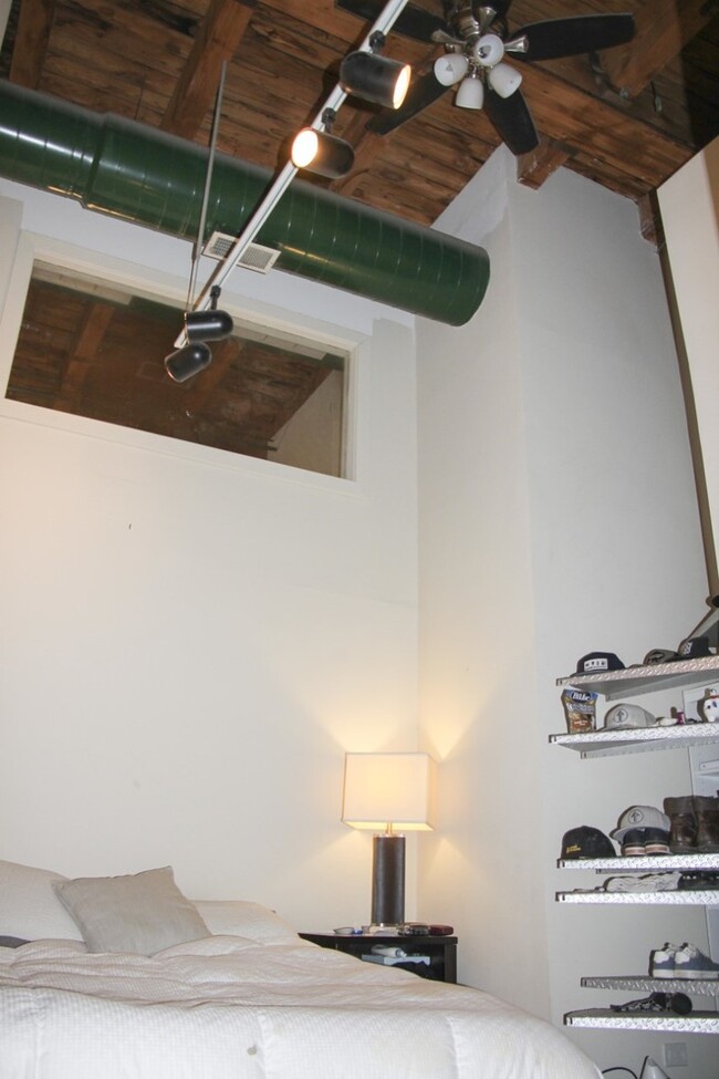Building Photo - 407 N Elizabeth St