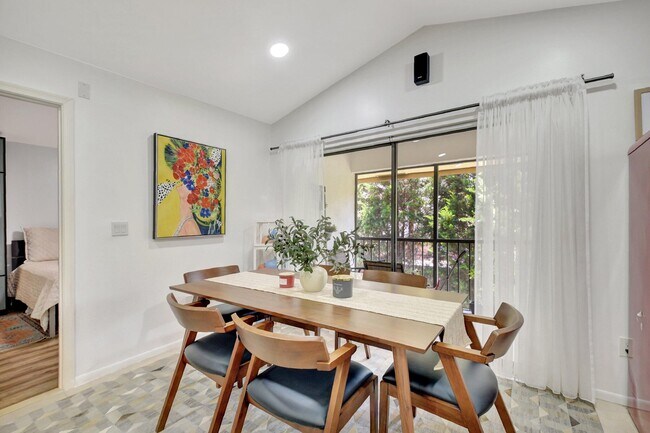 Building Photo - 5151 W Club Cir