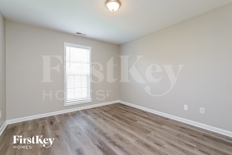 Building Photo - 925 Troubadour Ln