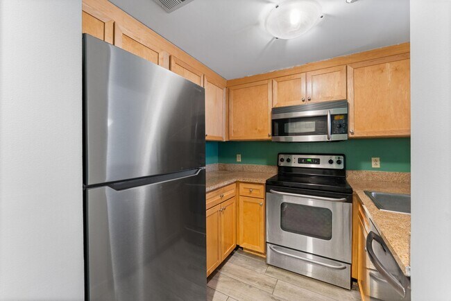 Building Photo - 1150 K St NW