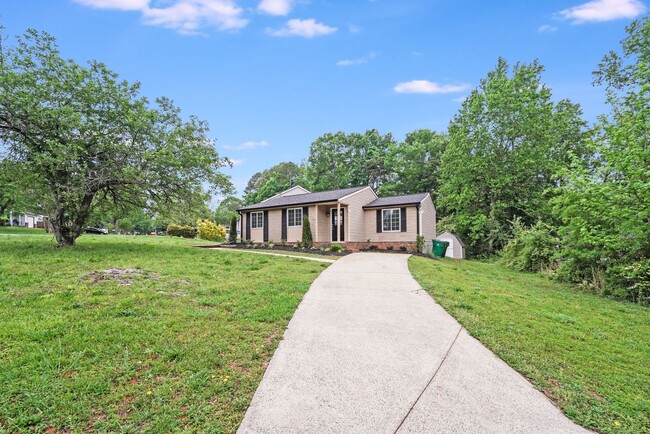 Building Photo - Fully Renovated 2BR Home with New Deck & L...