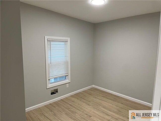 Building Photo - 175 1st St