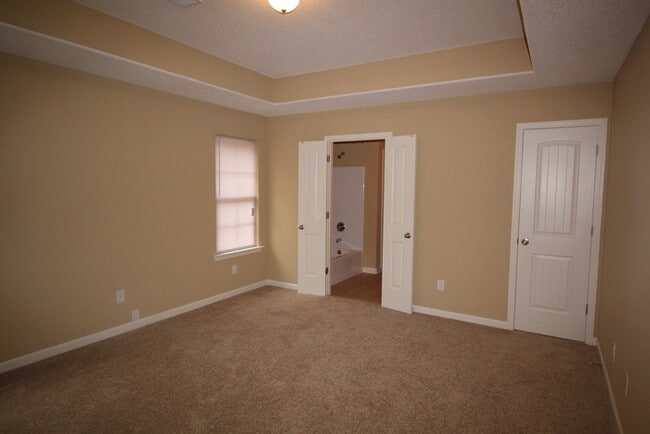 Building Photo - Great Location and Priced to Move-Cordova Home