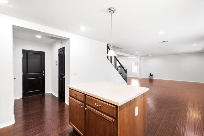 Building Photo - 4 bedrooms / 3 bathroom OPEN floor plan HOUSE for rent in LANCASTER