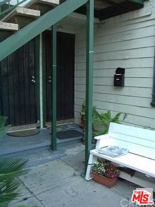 Building Photo - 150 S Kenmore Ave