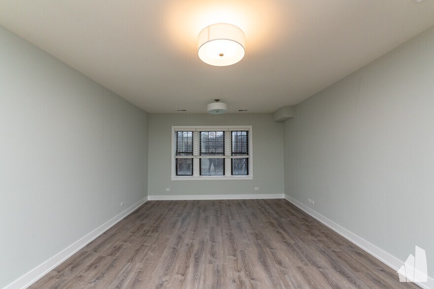 Building Photo - 1143 Maple