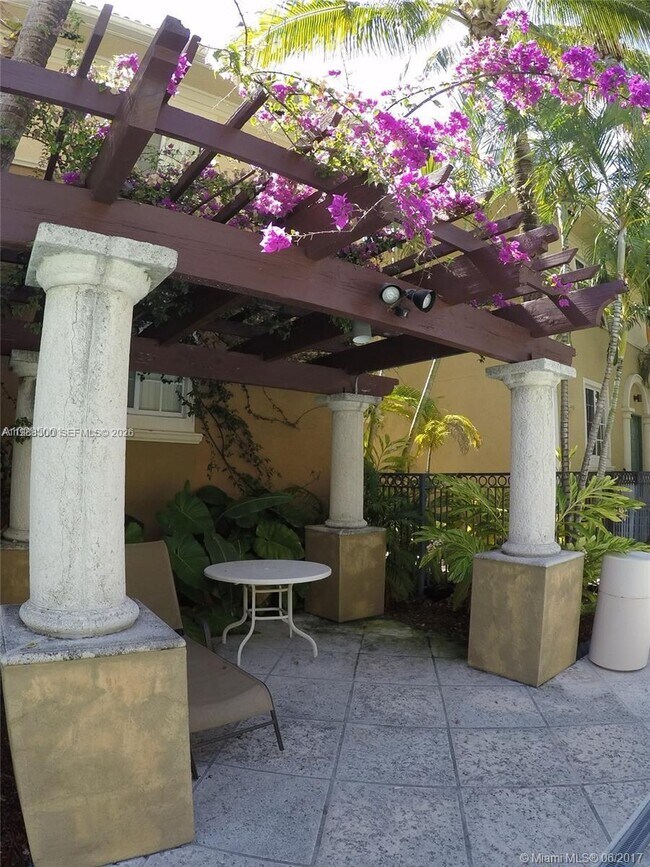 Building Photo - 2921 NE 185th St