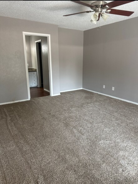 Building Photo - 2114 E Marshall Ave