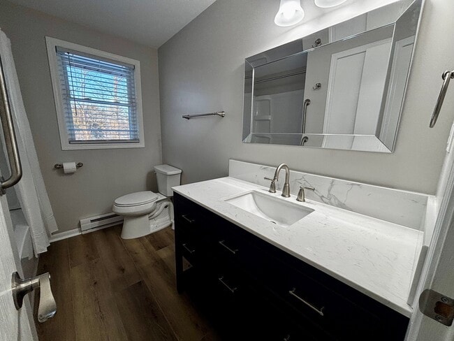 Building Photo - 981 Yale Ave