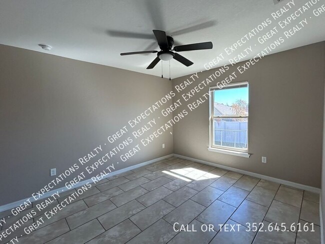 Building Photo - 648 W Marguerita Dr