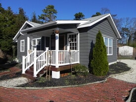 Building Photo - 124 S Beverly Dr