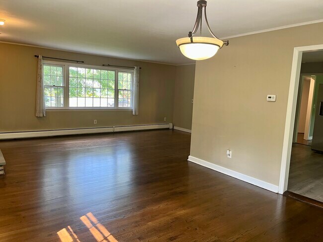 Building Photo - 88 Towerview Dr