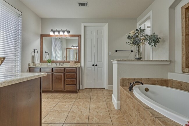 Building Photo - 118 Madeline Ln