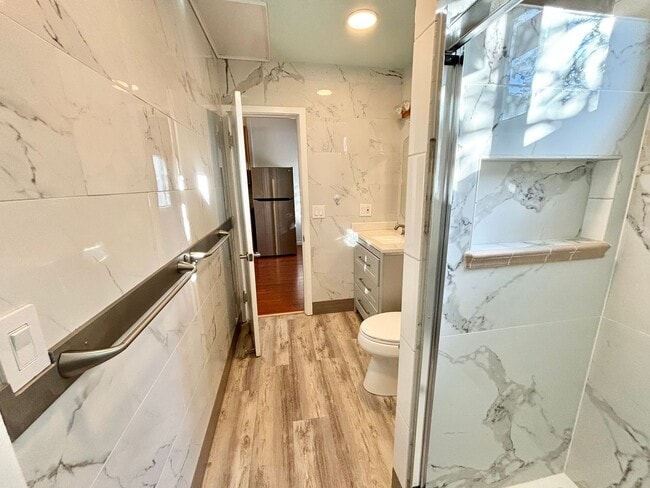 Building Photo - Adorable and Historic Home in West Alameda