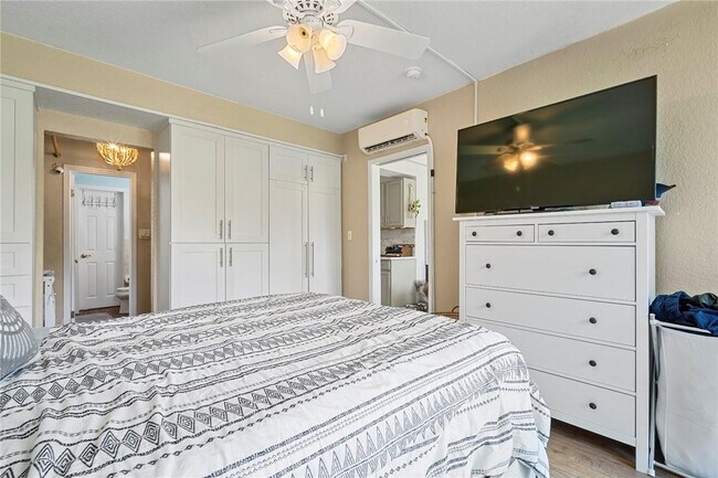 Building Photo - 2755 NE 28th Ave