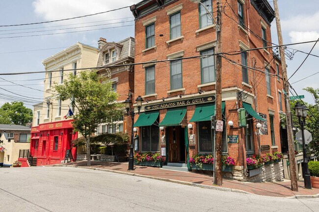 Building Photo - 964 Pavilion St