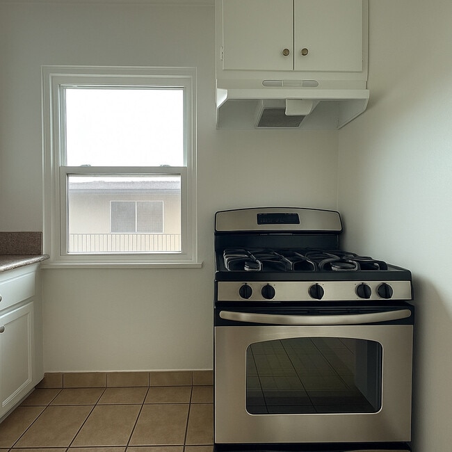 Building Photo - 1885 Chestnut Avenue