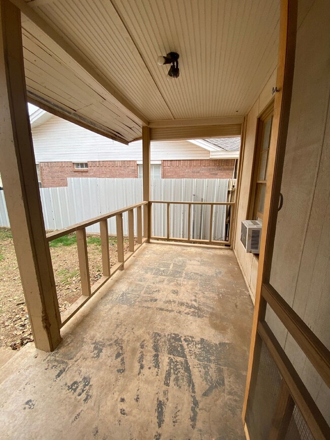 Building Photo - Pre-Leasing for Summer/Fall 2026