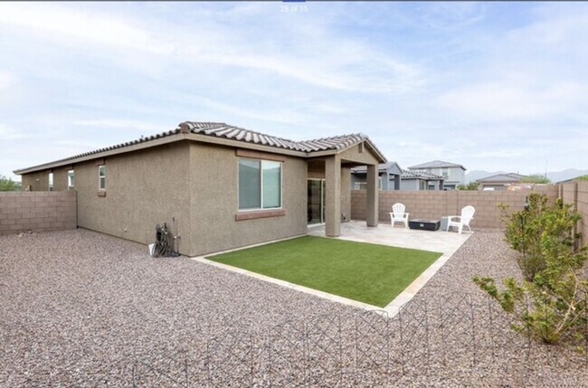 Building Photo - Beautifully Upgraded 4 - Bedroom 2 - Bath ...