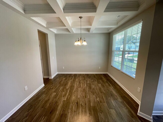 Building Photo - Gorgeous 4 Bed 2.5 Bath Home in GSO