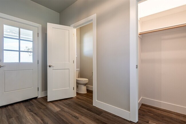 Building Photo - 2044 Salina Cir