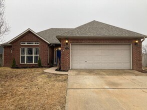 Building Photo - 3 bedroom 2 bath modern style home minutes from Centerton Main!!