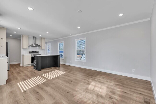 Building Photo - Spacious 2BR, 2BA home on 1.5 acres with Extra Storage - $1650/mo rent***