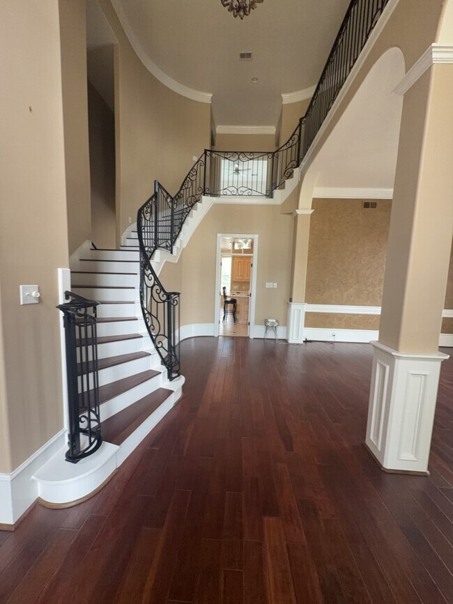 Building Photo - 16410 Emilia Ct