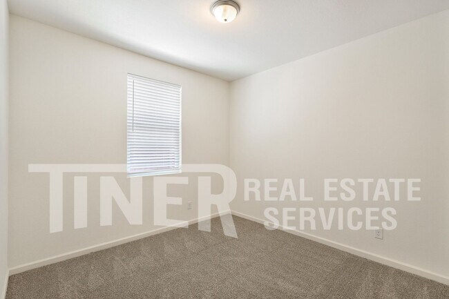 Building Photo - 8409 Stara St