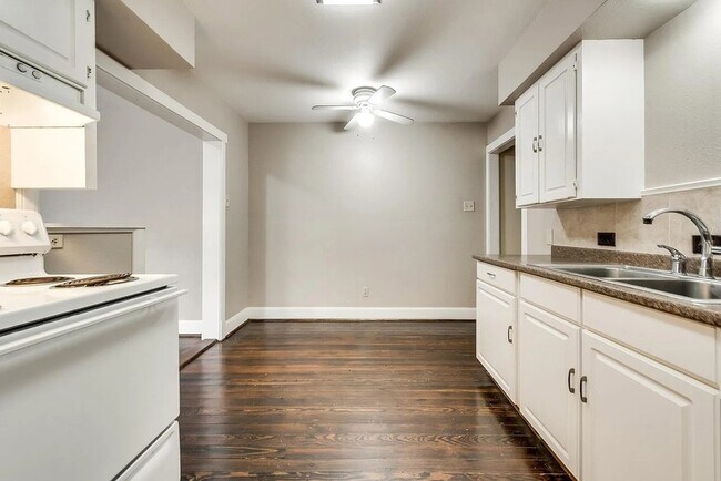 Building Photo - 202 S Willomet Ave