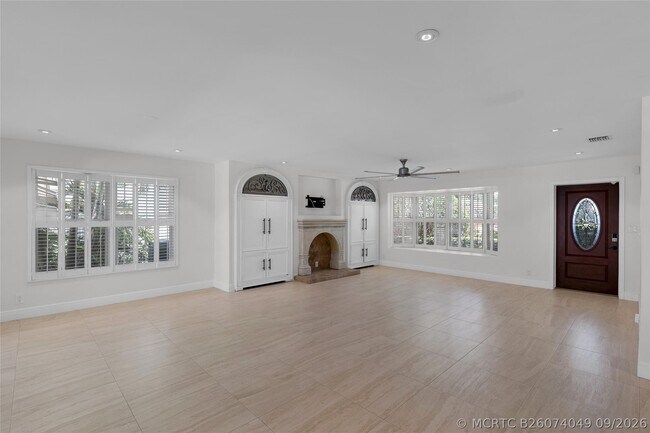 Building Photo - 2401 NE 47th St