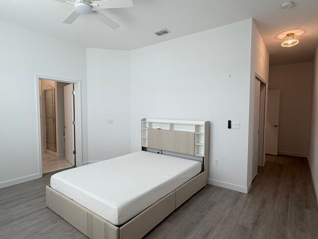 Building Photo - 368 Famagusta Dr