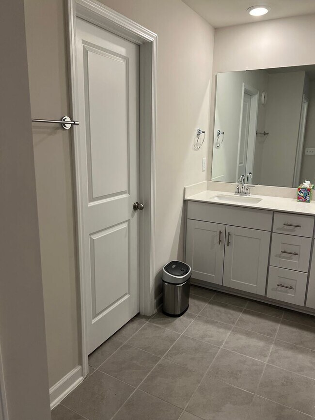 Building Photo - BEAUTIFUL 4 bedroom / 3 bath home located off Water Tower Road!