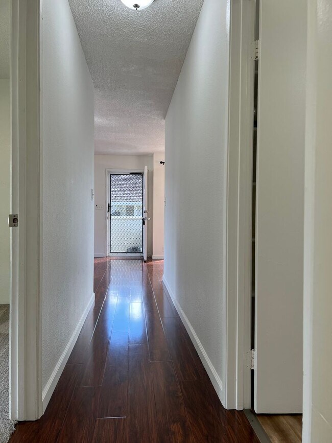 Building Photo - Charming Townhouse-2Bedrooms, 1Bathroom, 2...