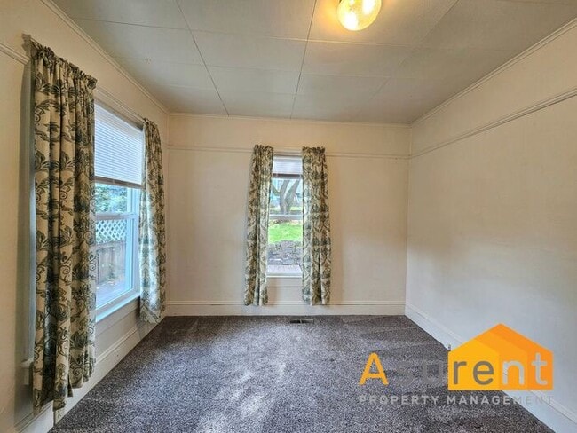 Building Photo - Charming 3-bedroom, 2-bathroom Home: Utili...